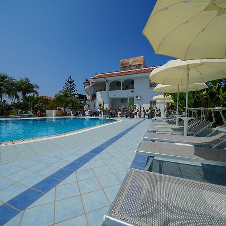 Hotel Damanse Santa Domenica  Eksteriør billede