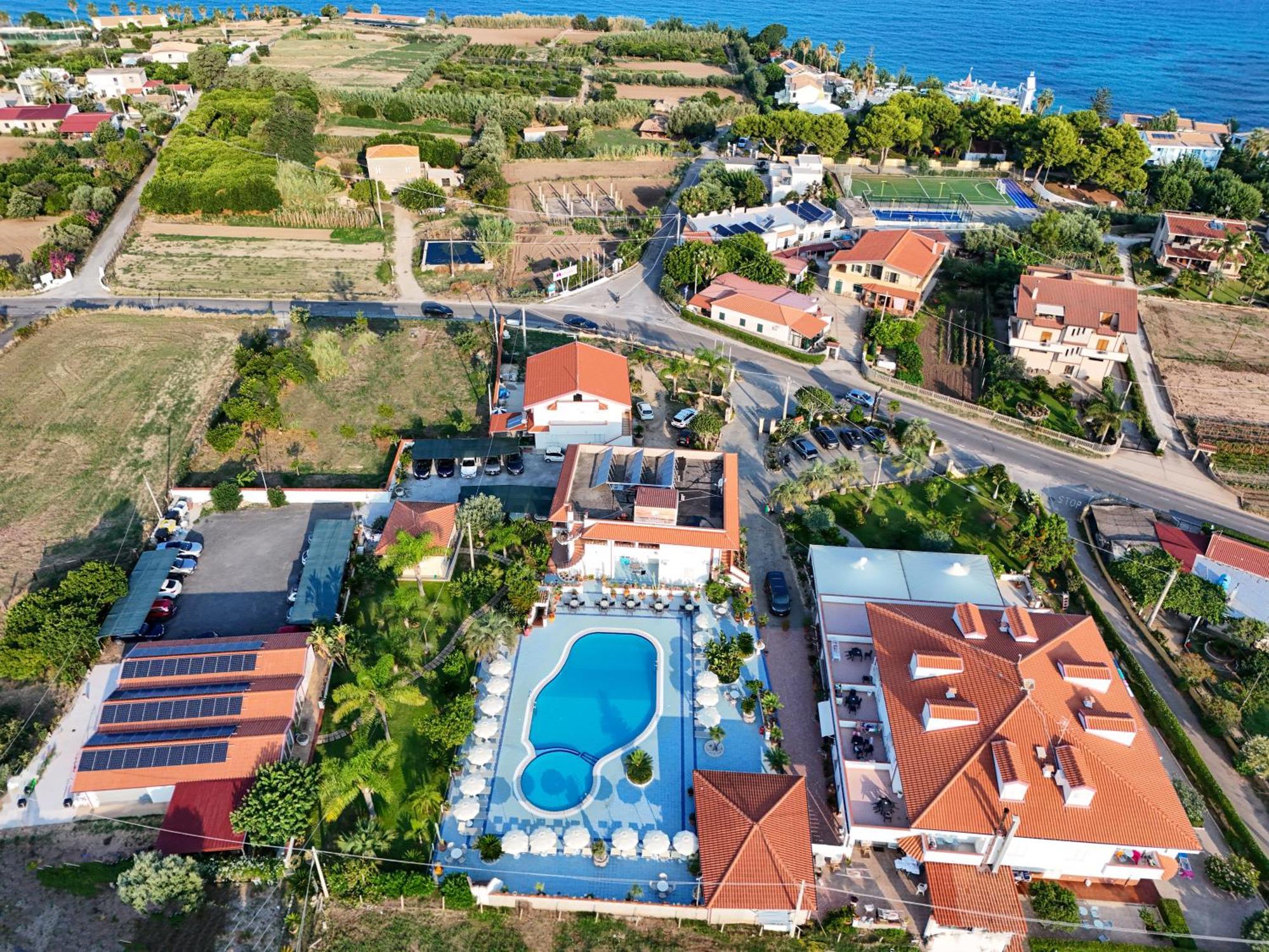 Hotel Damanse Santa Domenica  Eksteriør billede